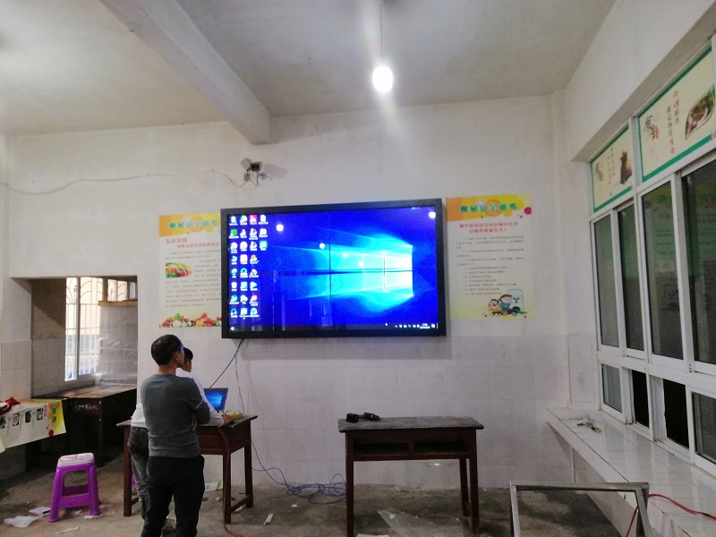 華邦瀛觸摸式液晶拼接屏入駐云南中心小學(xué)，把“視界”帶進校園食堂