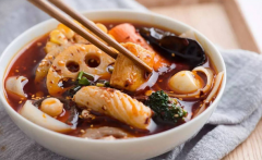 知名麻辣燙出現(xiàn)食品安全問題，如何保障吃的安全？